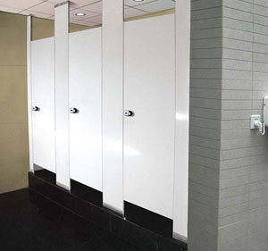 青岛卫生间隔断 报价与厂家选择指南（以城阳区明辉家具厂为例）